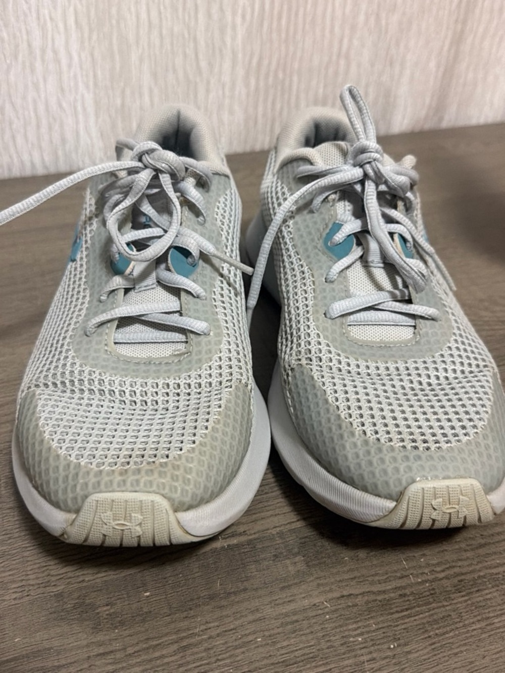 Woman’s shoes Lightweight Grey Mesh Sneakers with Teal Accents